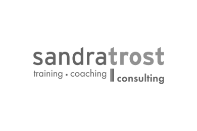 0866-Sandra-Trost-logo-sw-390×260